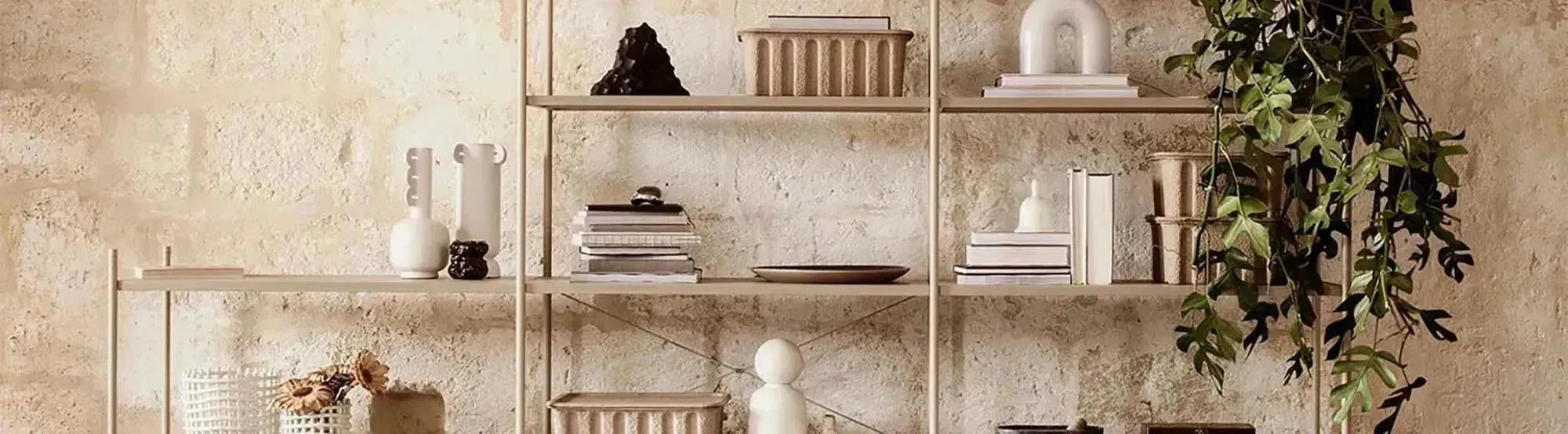 Entdecke die Punctual Kollektion von Ferm Living: Flexibles, modulares Regal-Design für Ordnung und persönlichen Stil in deinem Zuhause.
