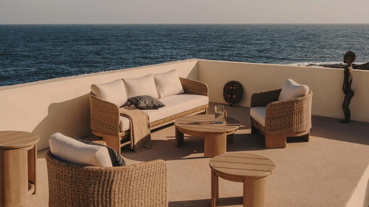 Hochwertige Rattan-Gartenmöbel in stilvollem Design, wetterbeständig, langlebig und pflegeleicht – perfekt für eine elegante Außenbereich-Gestaltung.