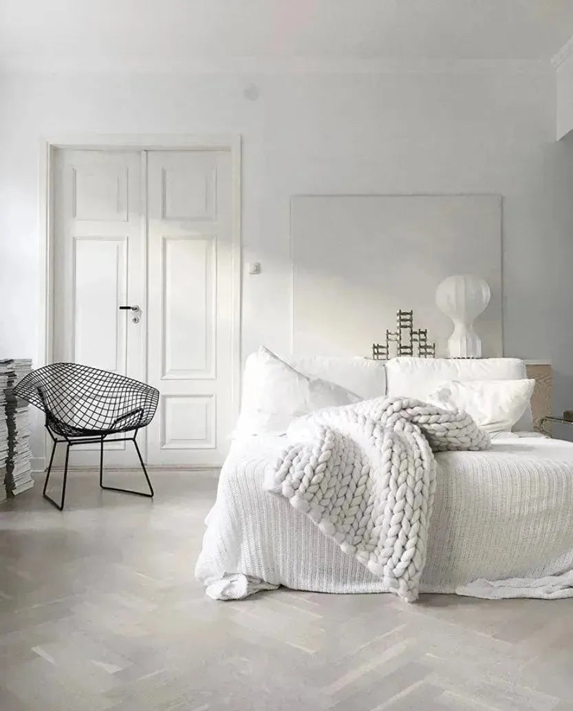 Entdecke die zeitlose Eleganz der All White Kollektion von Kaqtu. Weiße Möbel, Dekorationen und Accessoires für ein harmonisches Zuhause.