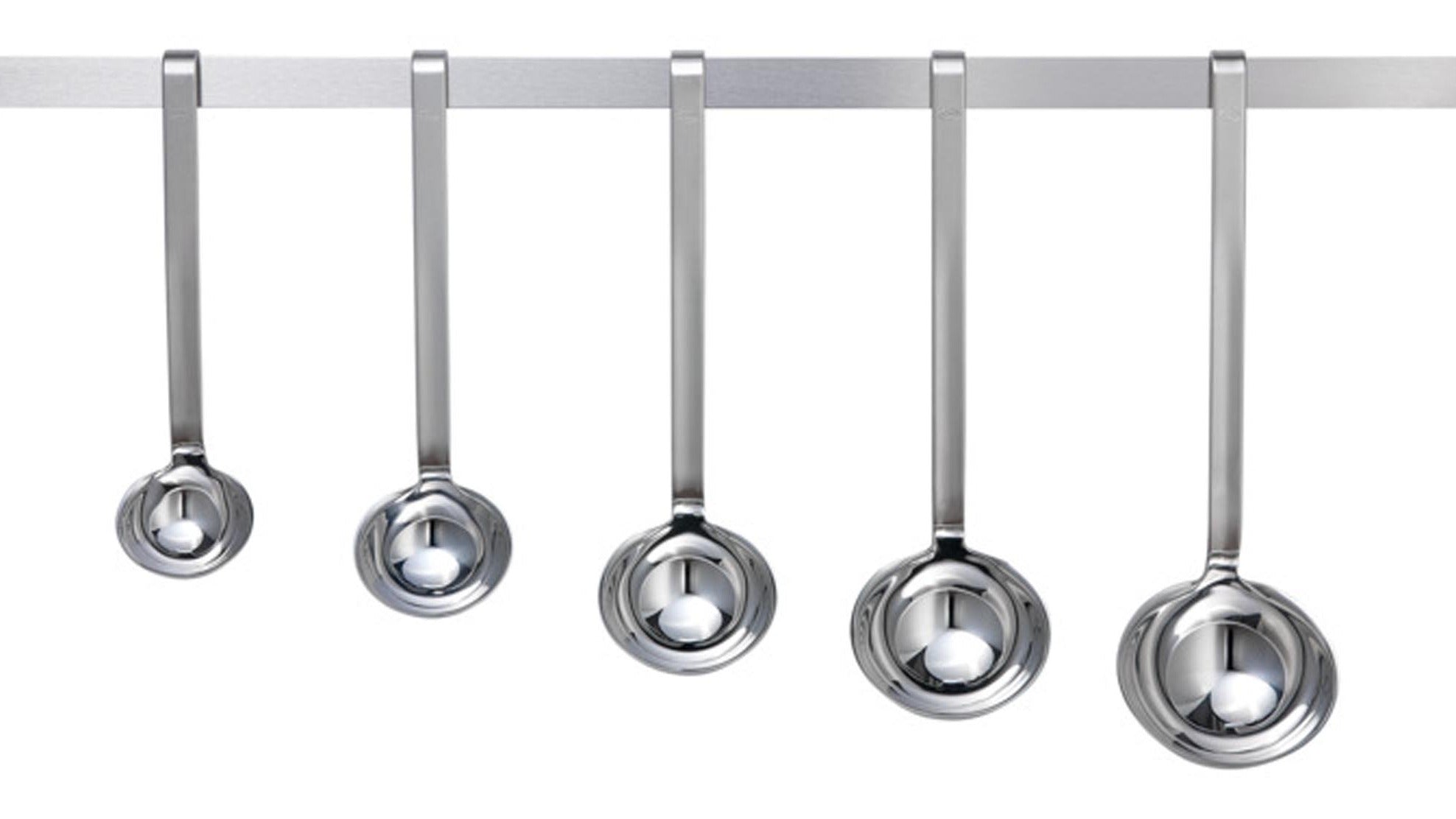 Stilvolle und langlebige Schöpflöffel von KAQTU, perfekt für Suppen, Saucen und Eintöpfe, mit ergonomischem Design für angenehme Handhabung.