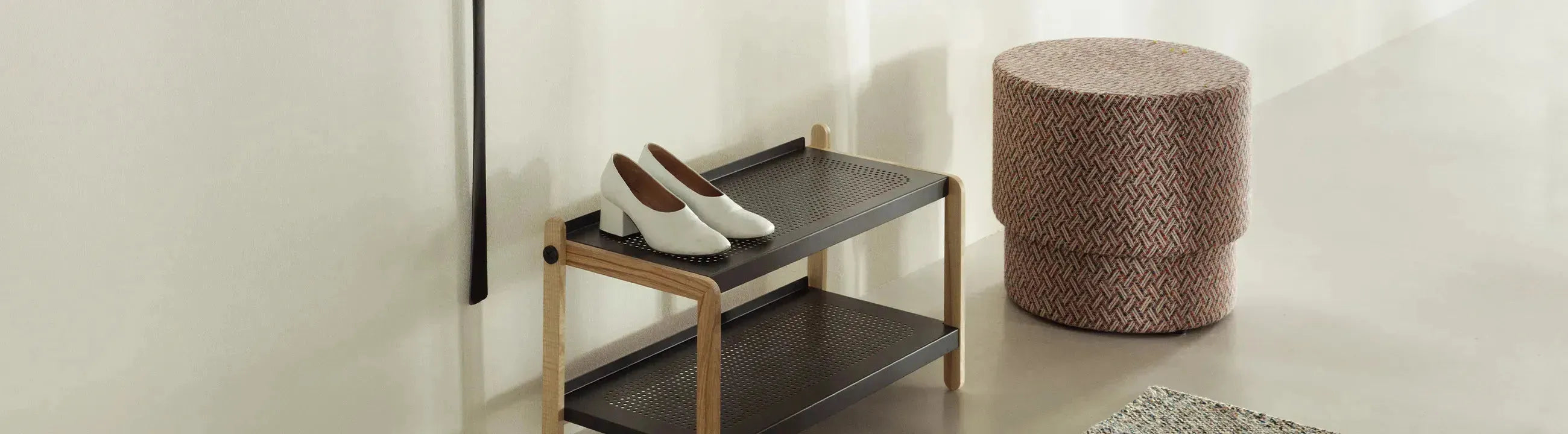 Entdecke unsere Schuhschränke und Schuhregale für stilvolle Schuhaufbewahrung. Praktische Lösungen für jeden Eingangsbereich, ideal für Ordnung und Design.
