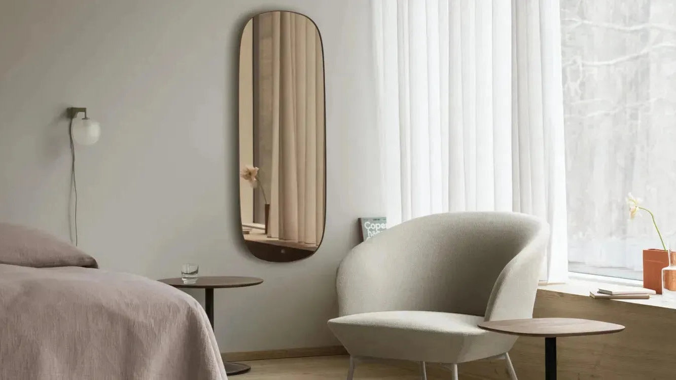 Entdecke dekorative Objekte für dein Zuhause: Skulpturen, Spiegel und Accessoires aus Glas, Holz und Metall für jeden Raum.