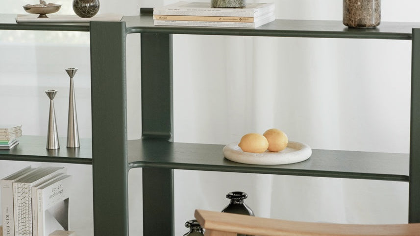 Elegantes Holzregal Ligo LGB2089 von Tamo, perfekt für die stilvolle Aufbewahrung und Präsentation von Büchern und Deko in jedem Wohnbereich.