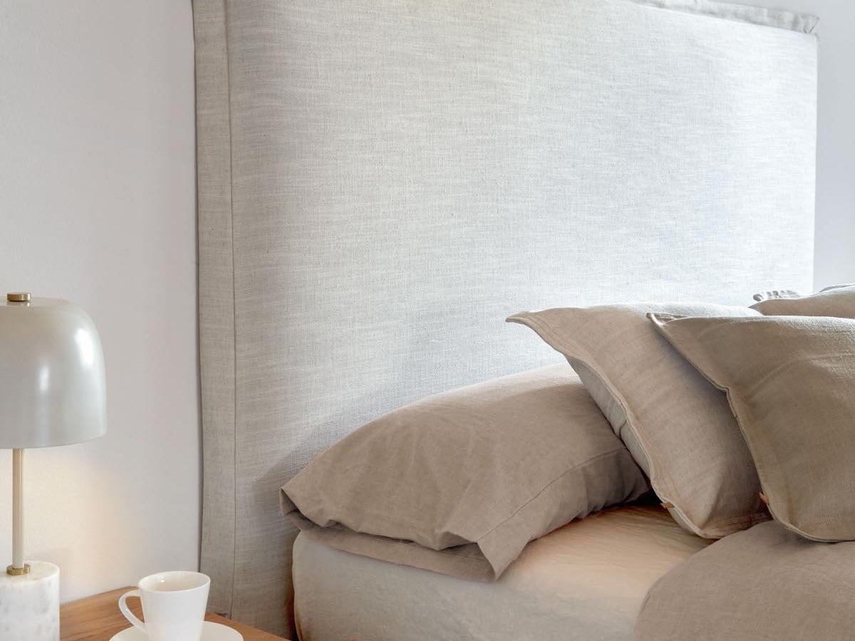 Elegante Möbel der Tanit Kollektion von Kave Home, inspiriert von nordischem Design und natürlicher Ästhetik.