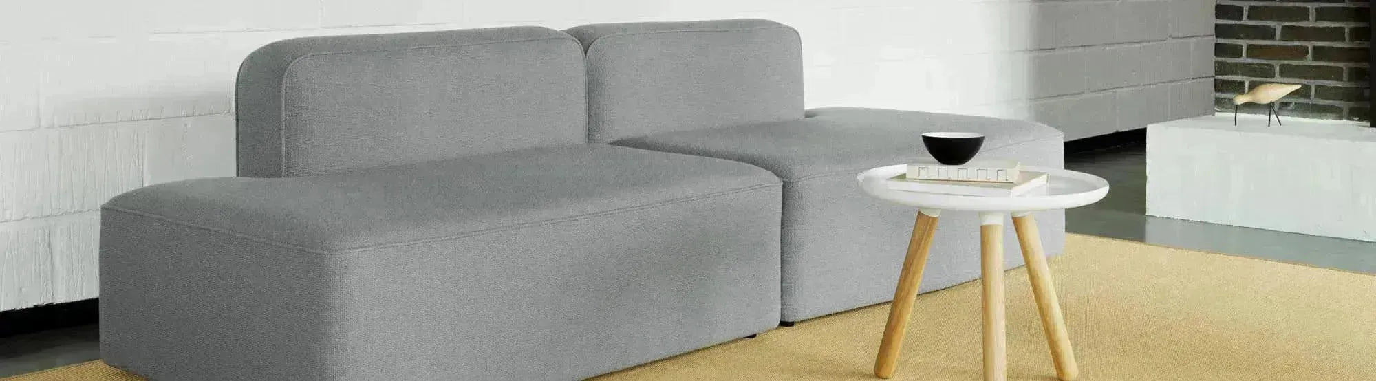 Entdecke die eleganten Beistelltische der Tablo-Serie von Normann Copenhagen. Skandinavisches Design trifft auf funktionale Vielseitigkeit.
