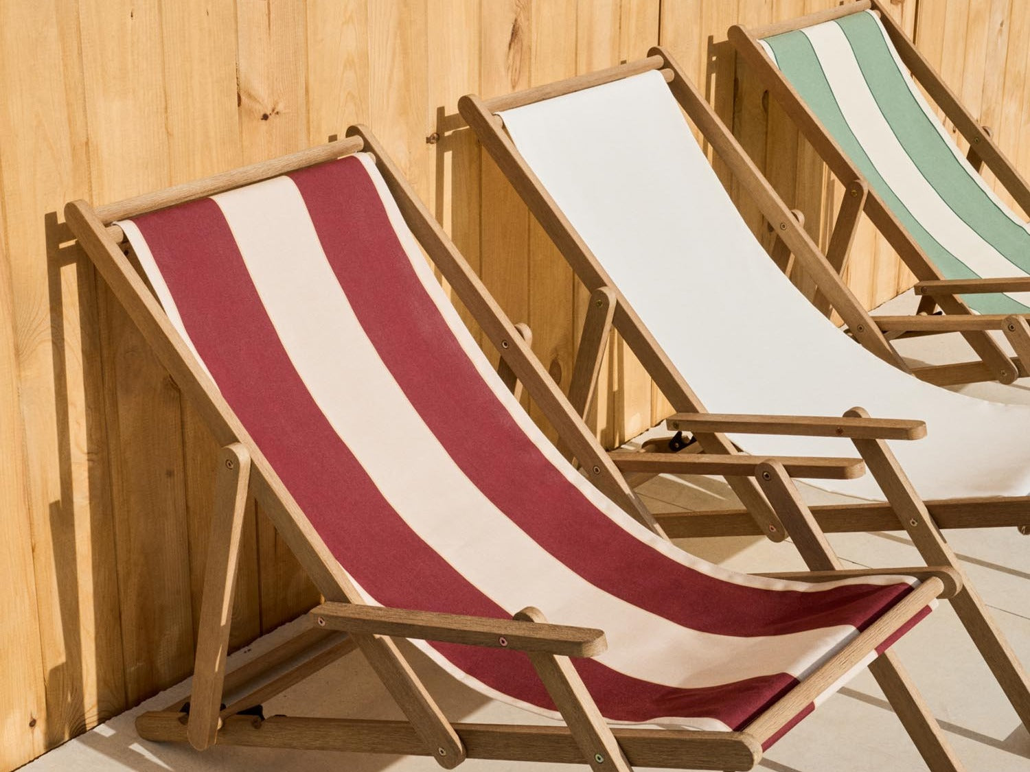 Elegante Vilara Kollektion von Kave Home: stilvolle Möbel mit modernem Design und warmen Holztönen.