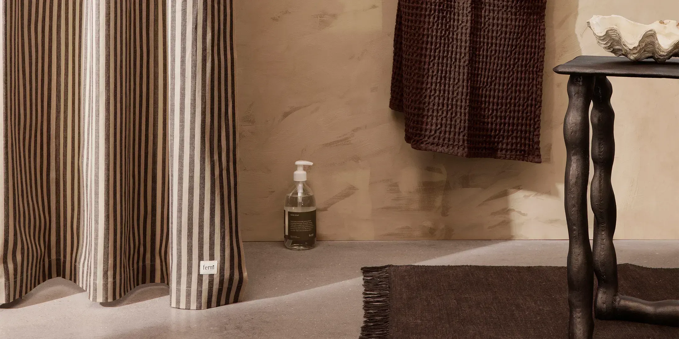 Entdecke unsere vielseitige Vorhänge Kollektion für Schlafzimmer, Wohnzimmer und Esszimmer. Stilvolle Designs, hochwertige Materialien und praktische Funktionen für jeden Raum.