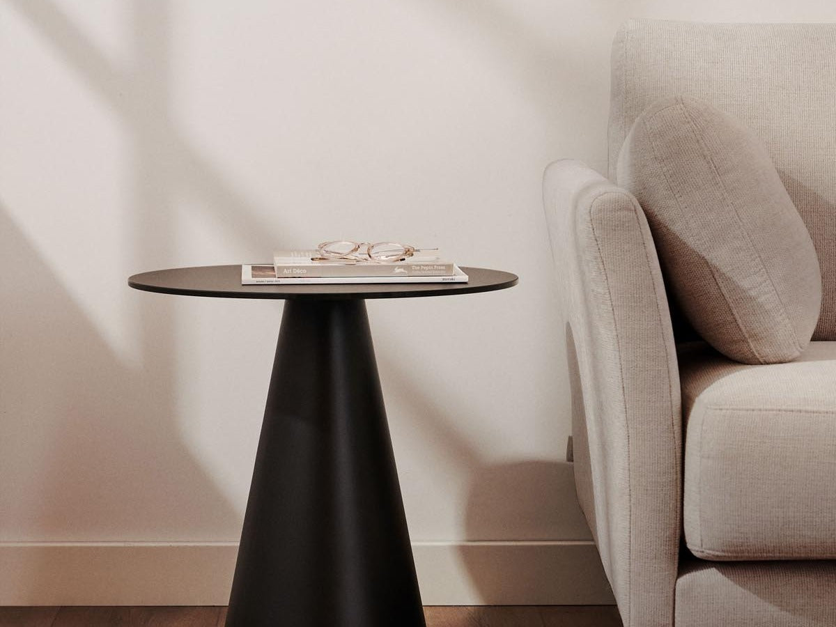 Elegante Wilshire Kollektion von Kave Home: stilvolle Möbel mit modernem Design und warmen Holztönen.