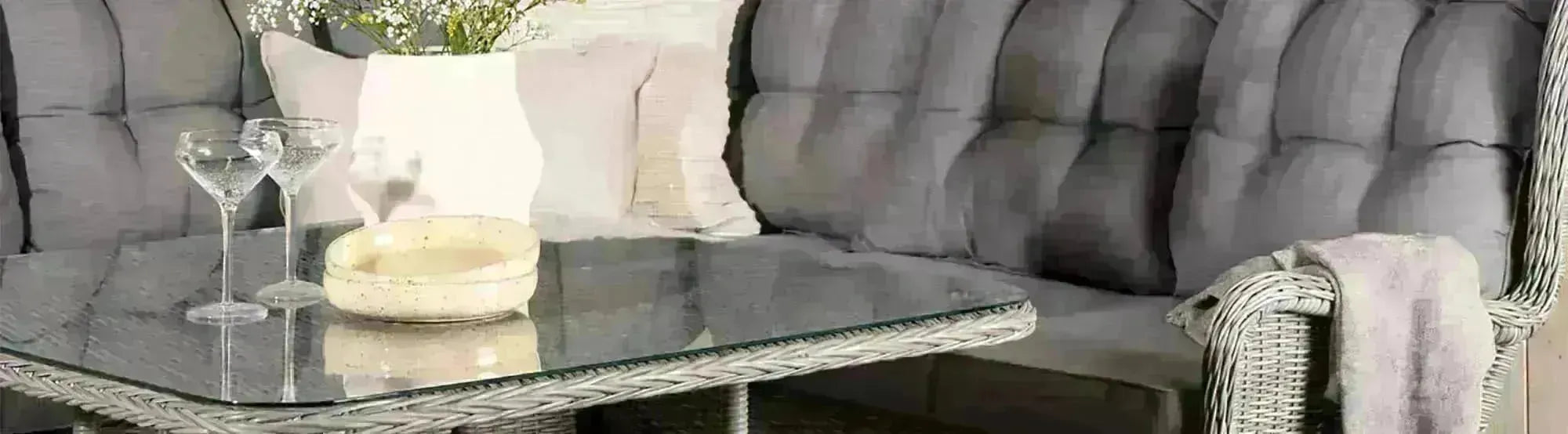 Entdecke die Washington-Kollektion von Venture Home: stilvolle Outdoor Möbel aus wetterfestem Teakholz für entspannte Stunden im Freien.