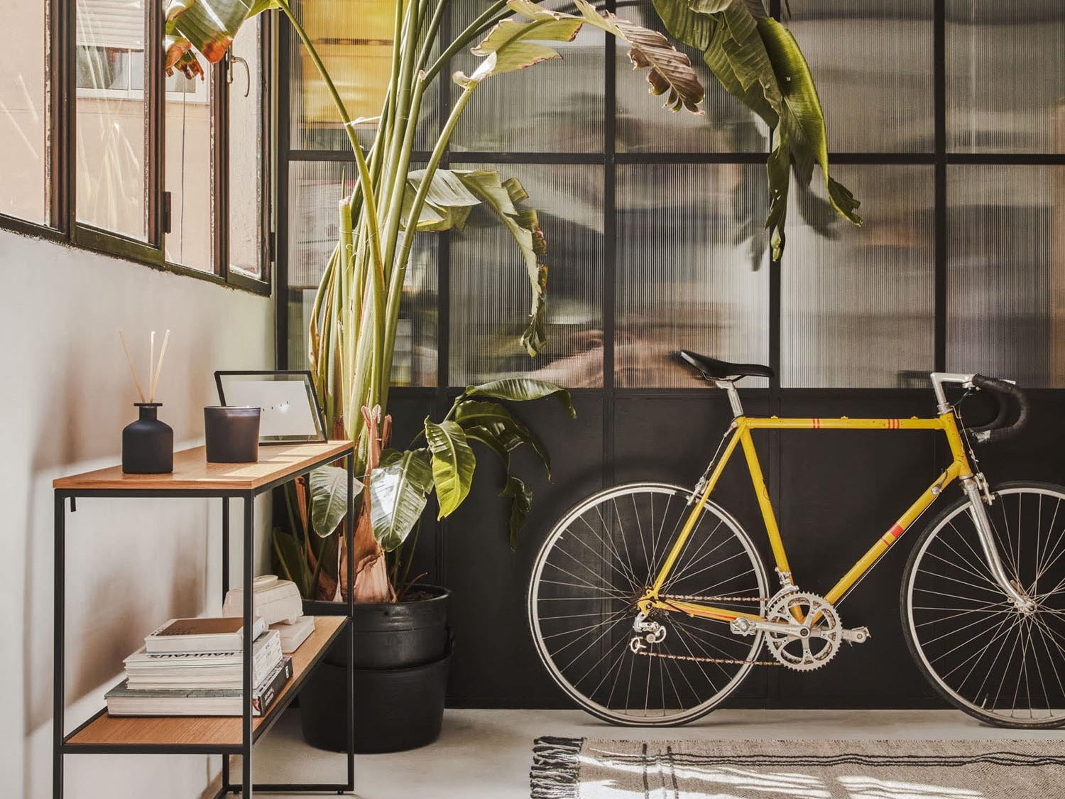 Elegante Yoana Kollektion von Kave Home: stilvolle Möbel mit modernem Design und warmen Holztönen.