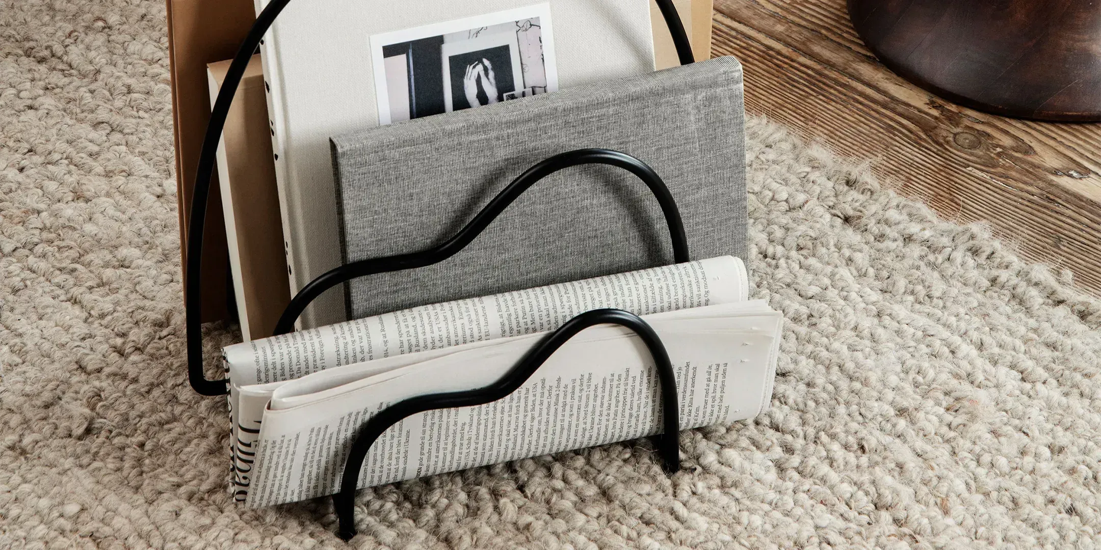 Entdecke stilvolle Schirmständer und Zeitungshalter von Kaqtu. Funktionalität trifft auf Design für mehr Ordnung in deinem Zuhause.
