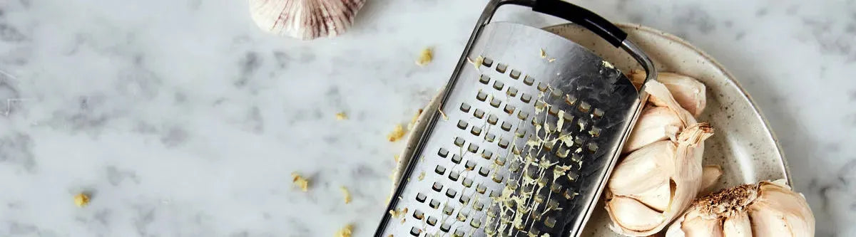 Entdecke die AdHoc Kollektion: stilvolle Küchenaccessoires und innovative Gewürzmühlen mit CeraCut® Mahlwerk für perfektes Kochen.