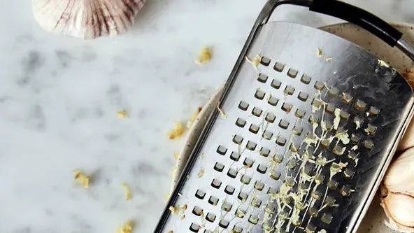 Entdecke die AdHoc Kollektion: stilvolle Küchenaccessoires und innovative Gewürzmühlen mit CeraCut® Mahlwerk für perfektes Kochen.