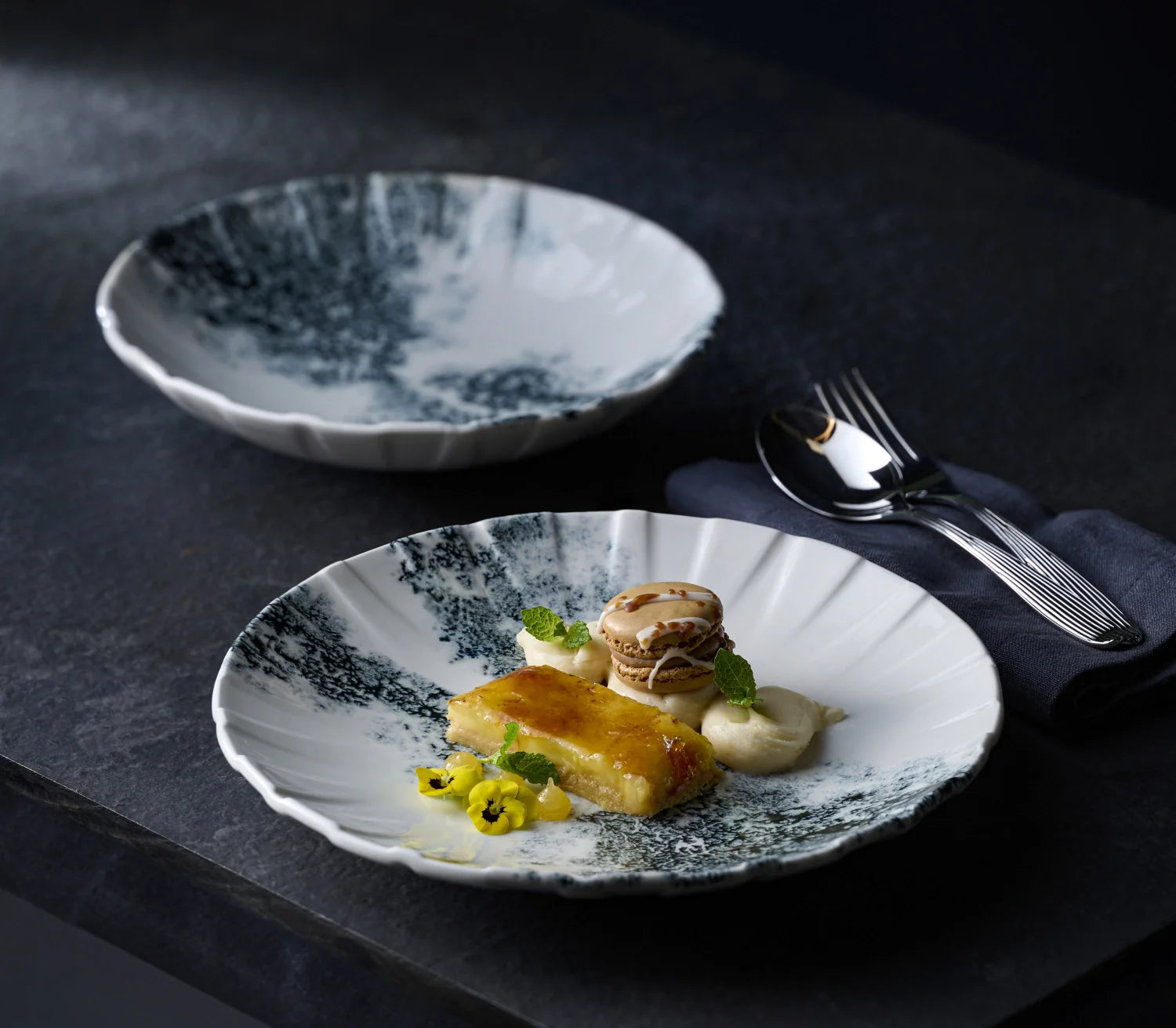 Entdecke die Alchemy-Kollektion von Churchill: Elegantes Geschirr für jeden Anlass, das Kreativität beim Servieren und zeitlose Schönheit vereint.