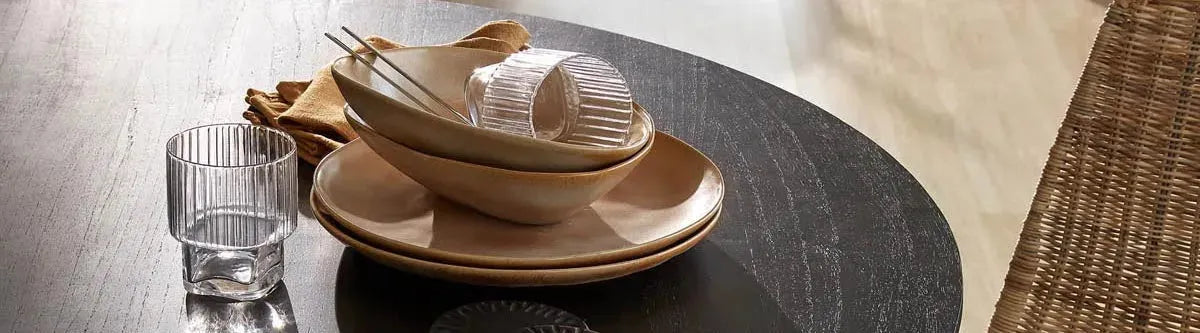 Entdecken Sie die elegante Ardacam Kollektion von KAQTU: zeitloses Design, hochwertige Materialien und nachhaltige Handwerkskunst für Ihr Zuhause.