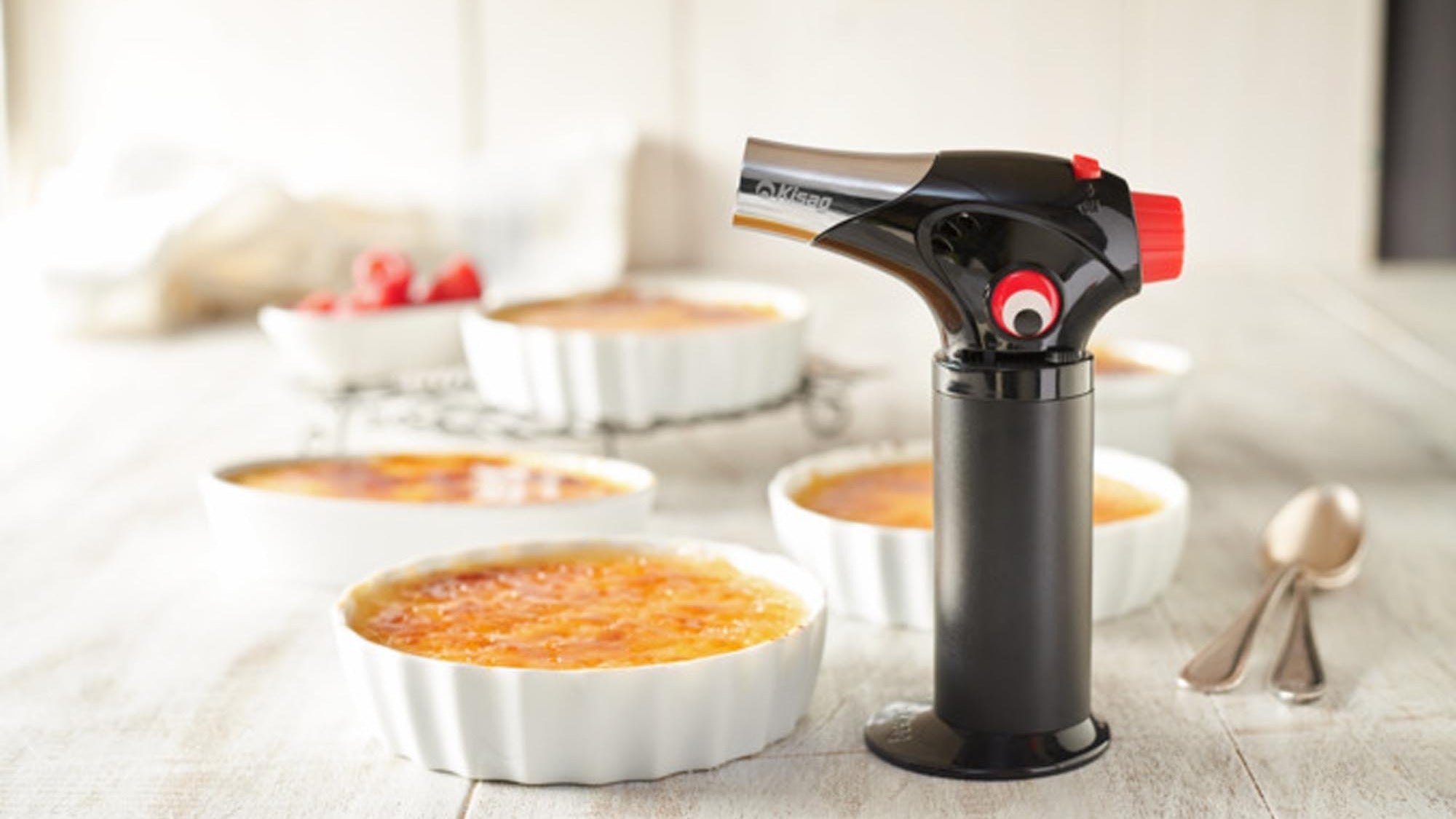 Küchenzubehör für Hobbyköche – hochwertige Utensilien, Edelstahlpfannen und Töpfe, Schneidebretter sowie nachhaltige Küchenprodukte.