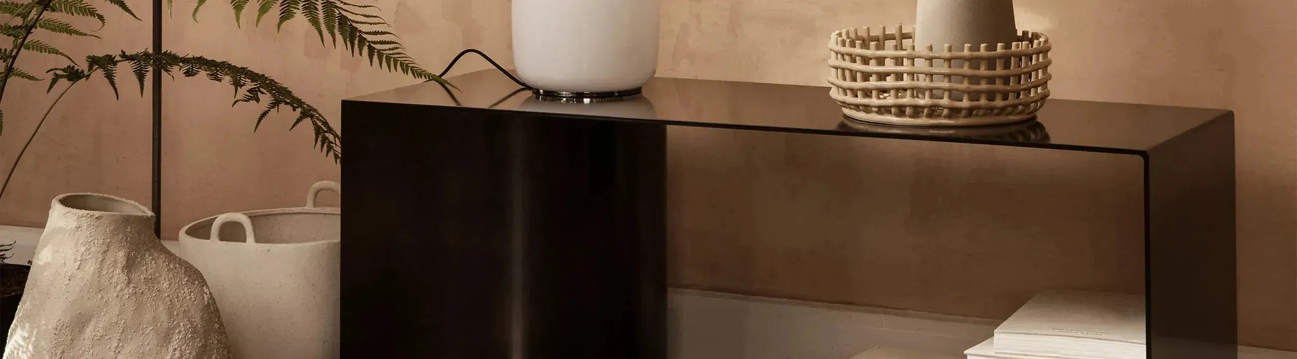 Entdecke stilvolle Sitzbänke aus recyceltem Teakholz für dein Zuhause. Funktionalität trifft auf modernes Design – ideal für jeden Raum!
