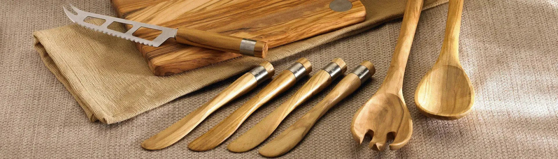 Bérard Kollektion von KAQTU: elegante, handgefertigte Möbel mit naturinspiriertem Design, nachhaltig produziert – ideal fürs Wohnzimmer oder Büro.