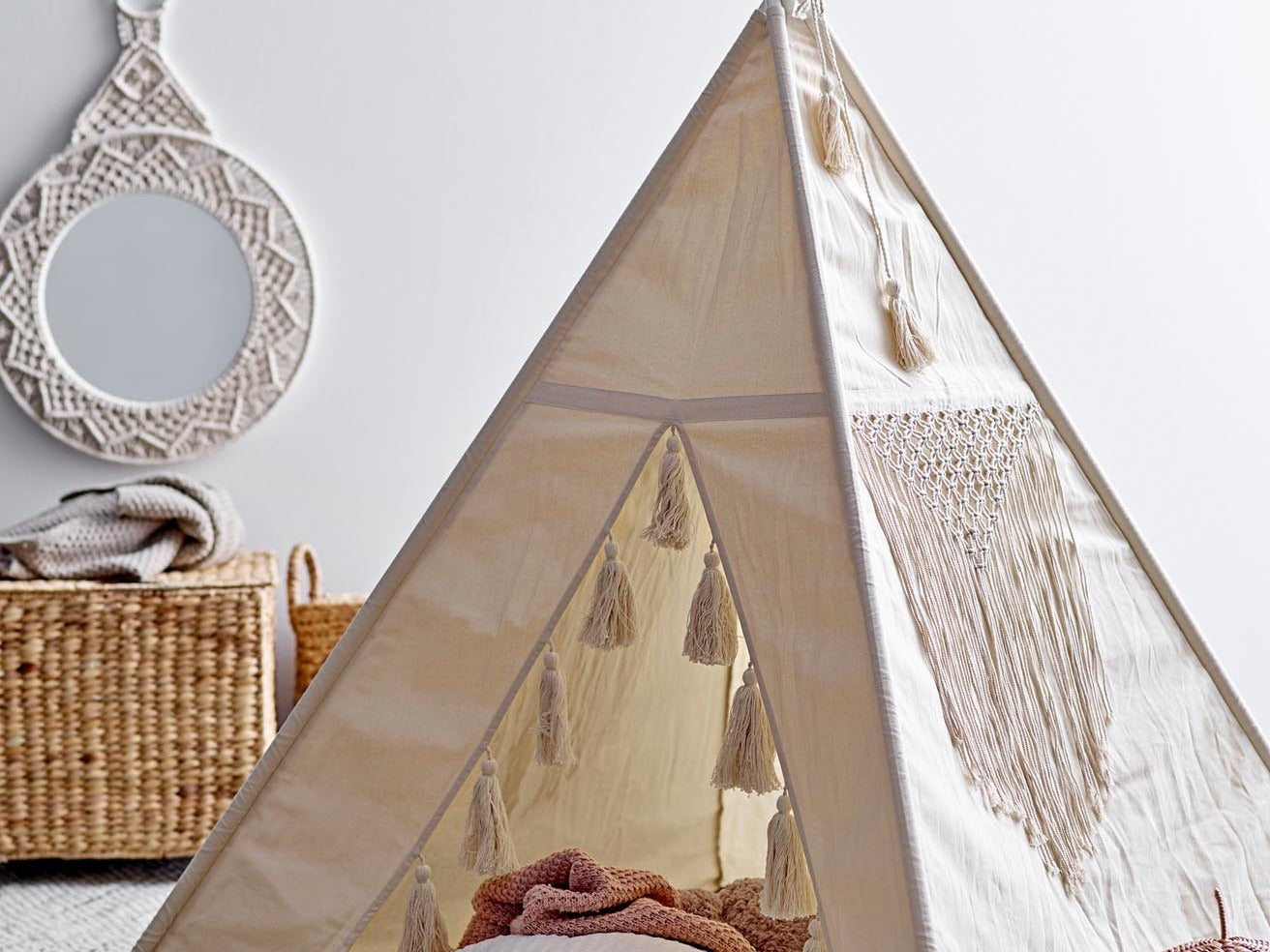 Entdecke die Bloomingville Mini Kollektion: skandinavisches Design für Kinder mit liebevollen Möbeln, charmanten Deko-Ideen und nachhaltigen Materialien.