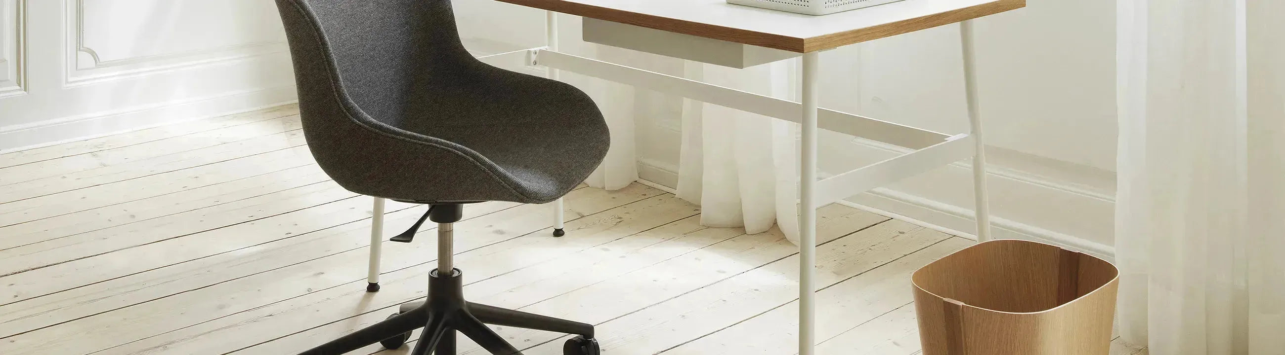 Entdecke ergonomische Bürostühle für dein Büro: Komfort, Funktionalität und gesundes Sitzen vereint in stilvollen Designs von renommierten Marken.