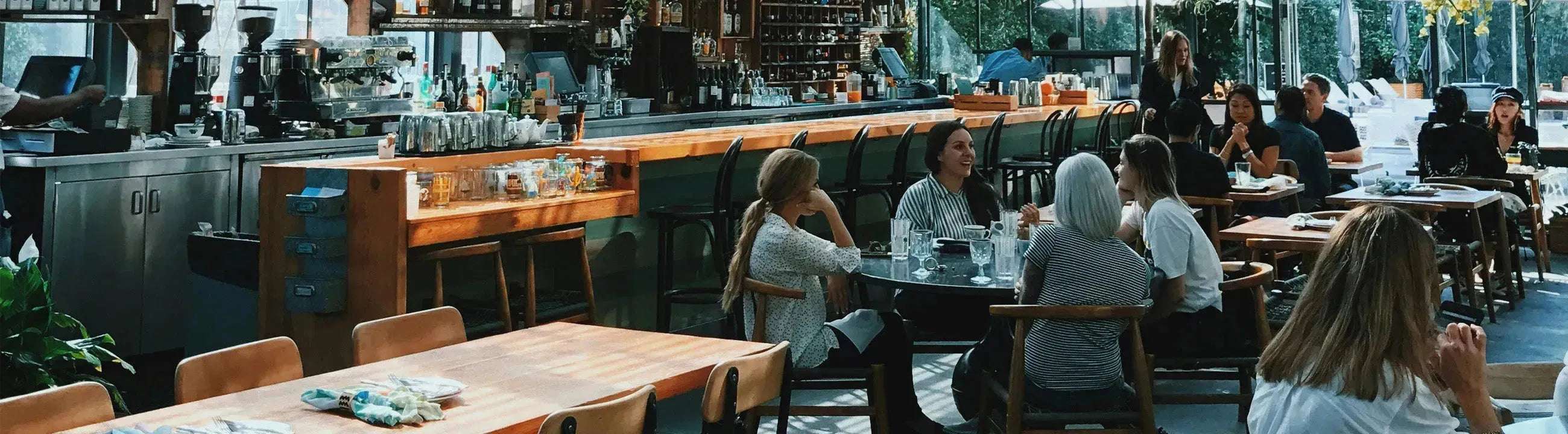Entdecke stilvollen Gastrobedarf für Küche, Service & Buffet bei KAQTU. Funktionales Zubehör für Restaurants, Cafés und Brunchbuffets.