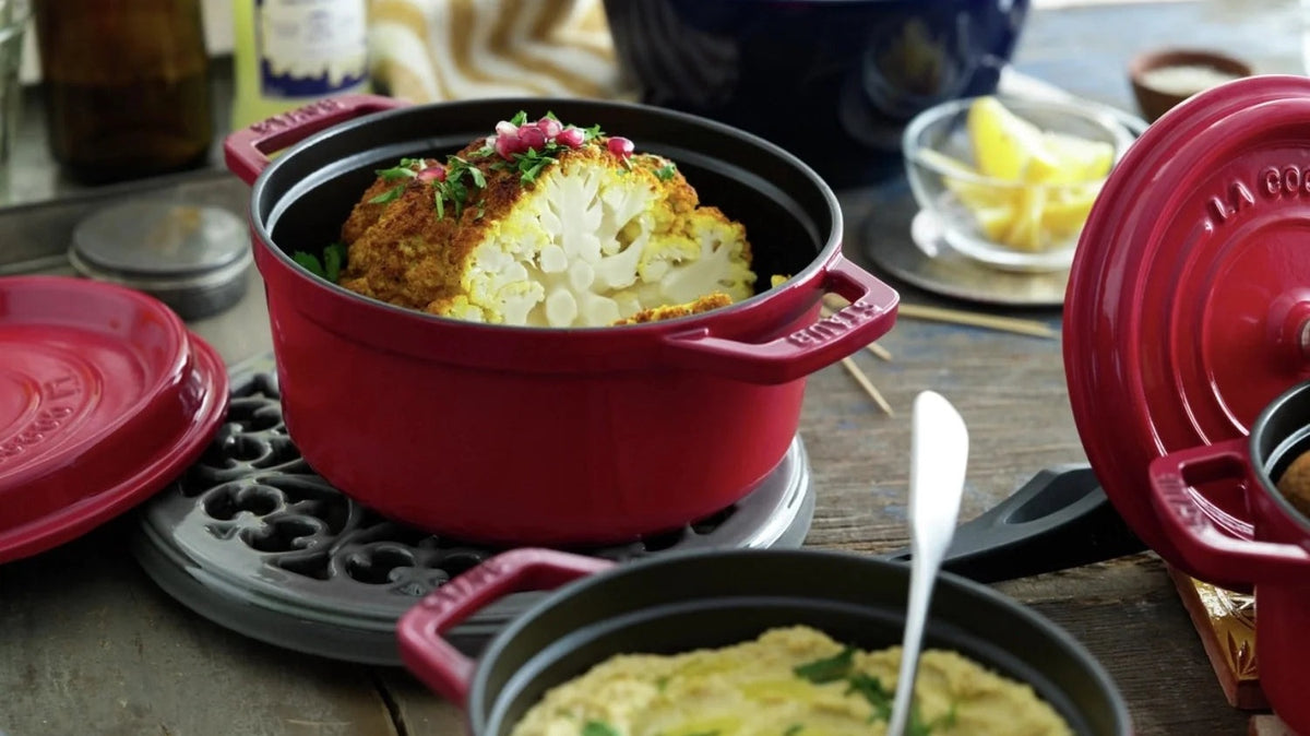 Die Cocotte-Kollektion von KAQTU vereint elegante Vielseitigkeit, hochwertige Verarbeitung und zeitloses Design für einen stilvollen Alltag.