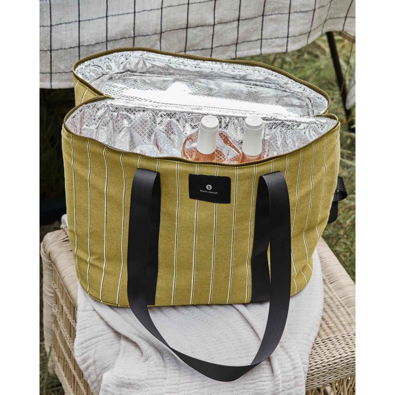 Entdecke unsere Kühltaschen für Picknick, Alltag & Abenteuer! Funktional, stylisch und ideal für Snacks und Getränke – perfekt für jede Gelegenheit!