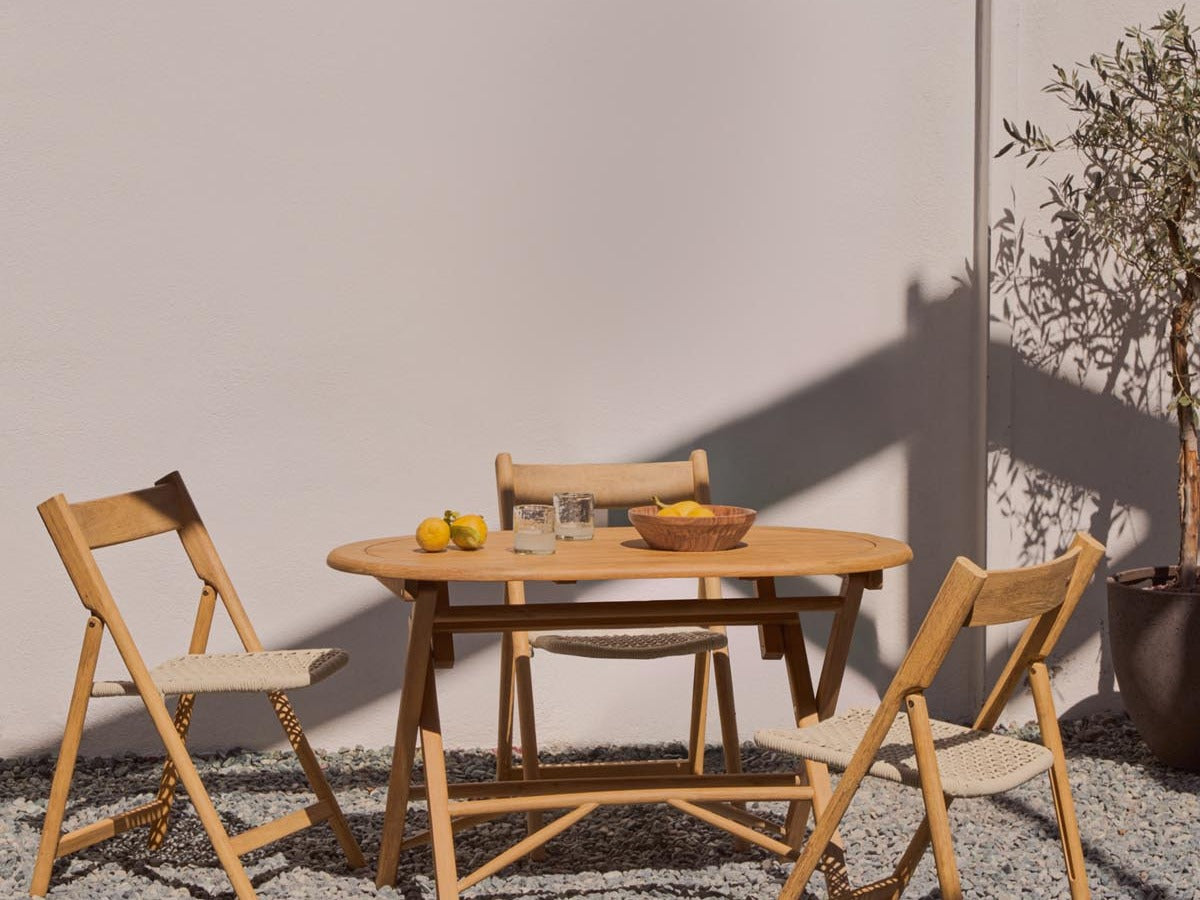 Dandara von Kave Home: Massives Akazienholz, klappbare Outdoor-Möbel für Balkon, Garten oder Terrasse – naturwarm, robust & wetterbeständig.