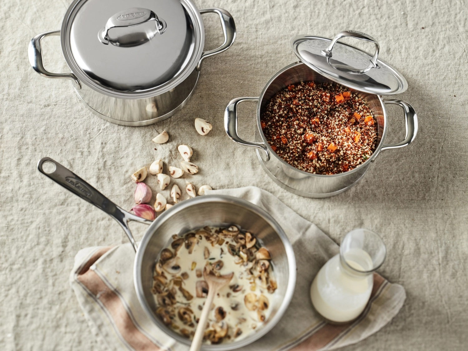 Entdecken Sie die hochwertige Demeyere Kollektion bei KAQTU: Exquisites Kochgeschirr aus Edelstahl, innovative Technologien und zeitloses Design.