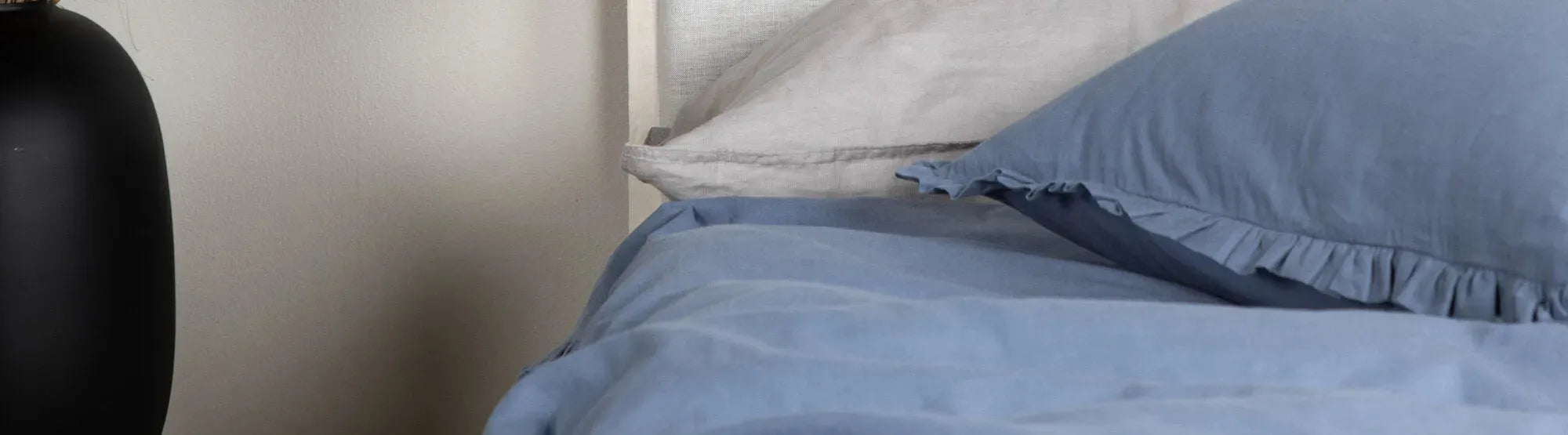 Entdecke die Duvet Kollektion von KAQTU für besten Schlafkomfort. Hochwertige, nachhaltige Materialien und hypoallergene Füllungen für jeden Schlafstil.