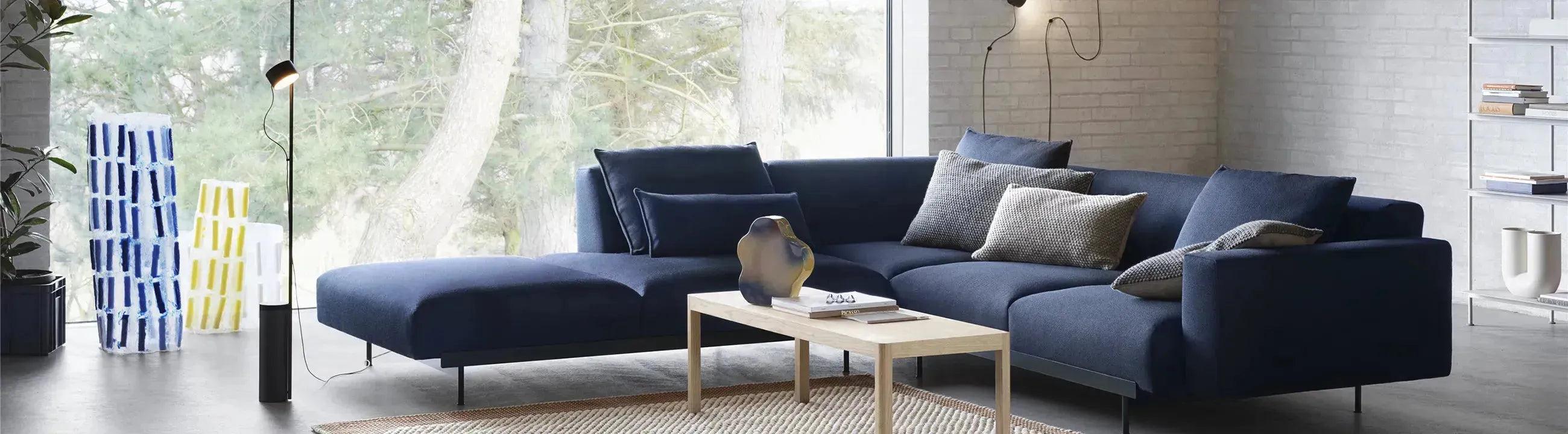 Modernes, bequemes L-förmiges Sofa mit Ottomane - Stil, Komfort und Anpassungsfähigkeit für jedes Wohnzimmer.