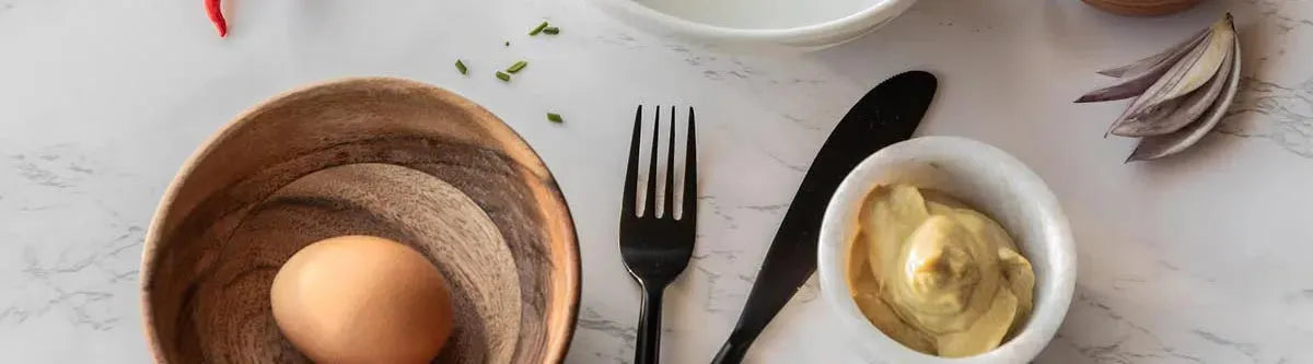 Entdecke stilvolle Eierbecher von KAQTU für deinen Frühstückstisch. Klassische und moderne Designs aus Keramik vereinen Funktionalität und Ästhetik.