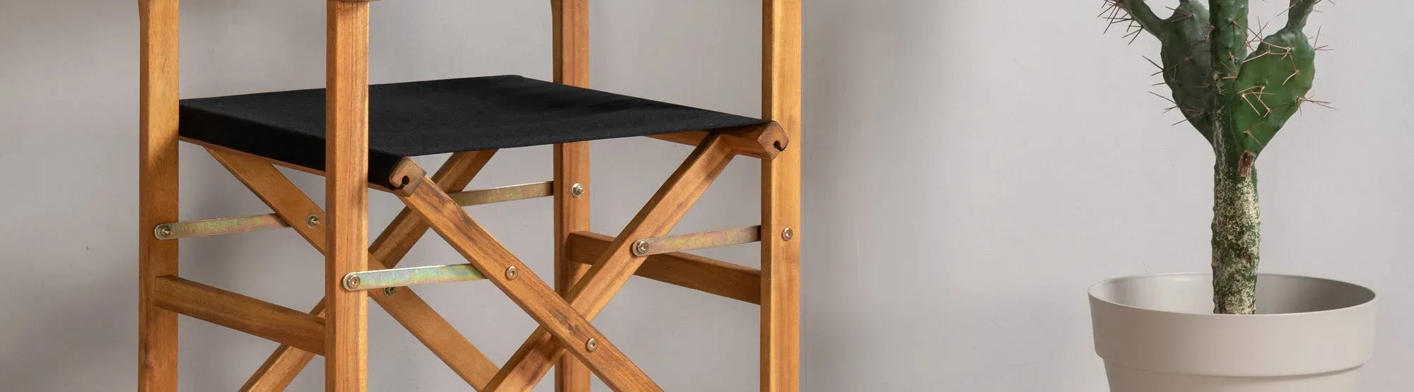 Entdecken Sie bei KAQTU nachhaltige ELHO-Designs aus recyceltem Kunststoff – moderne Innen- und Outdoor-Accessoires.