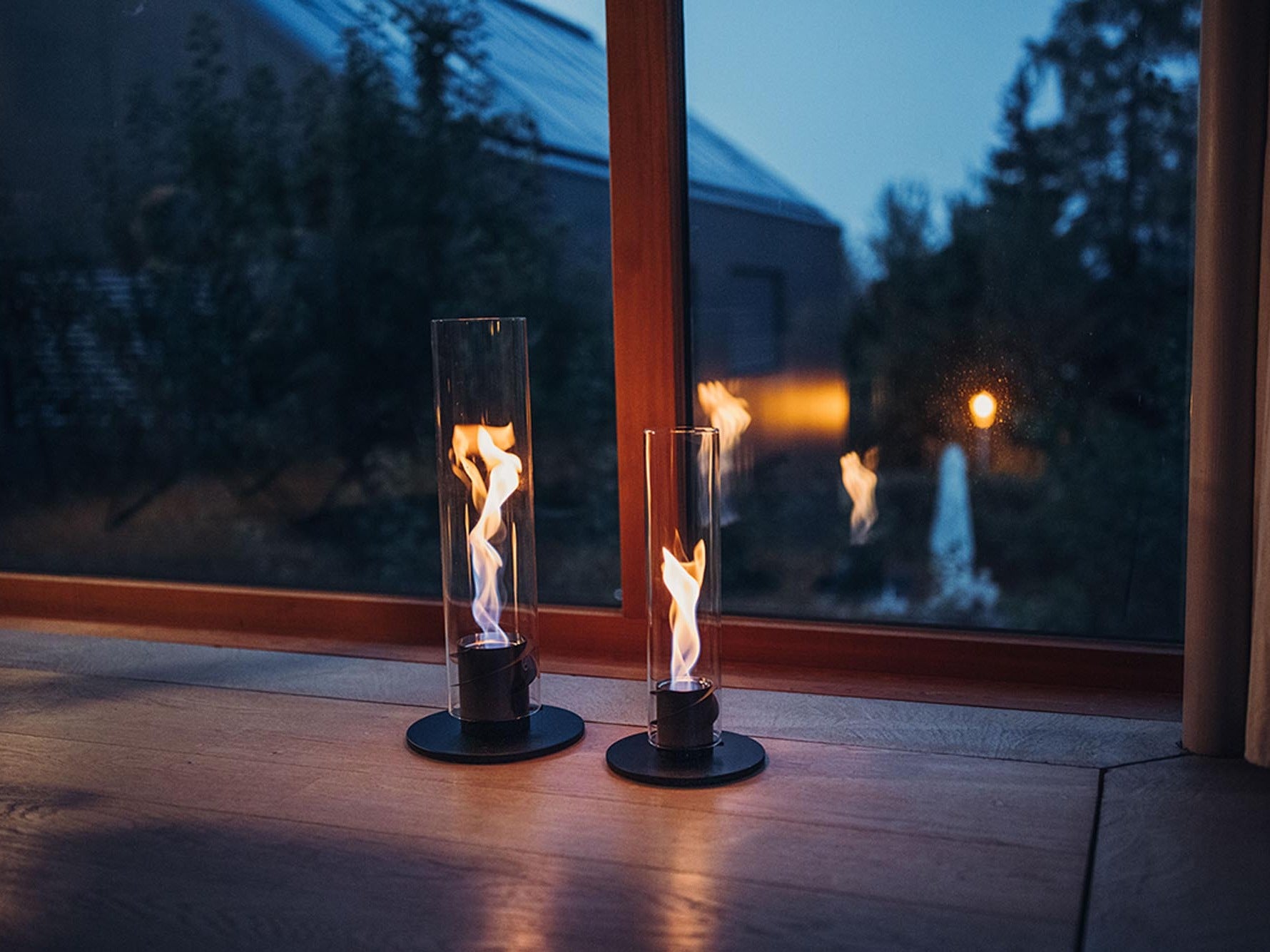 Entdecke die stilvolle Fackel Kollektion von KAQTU für stimmungsvolle Beleuchtung im Garten, auf der Terrasse und bei besonderen Anlässen.