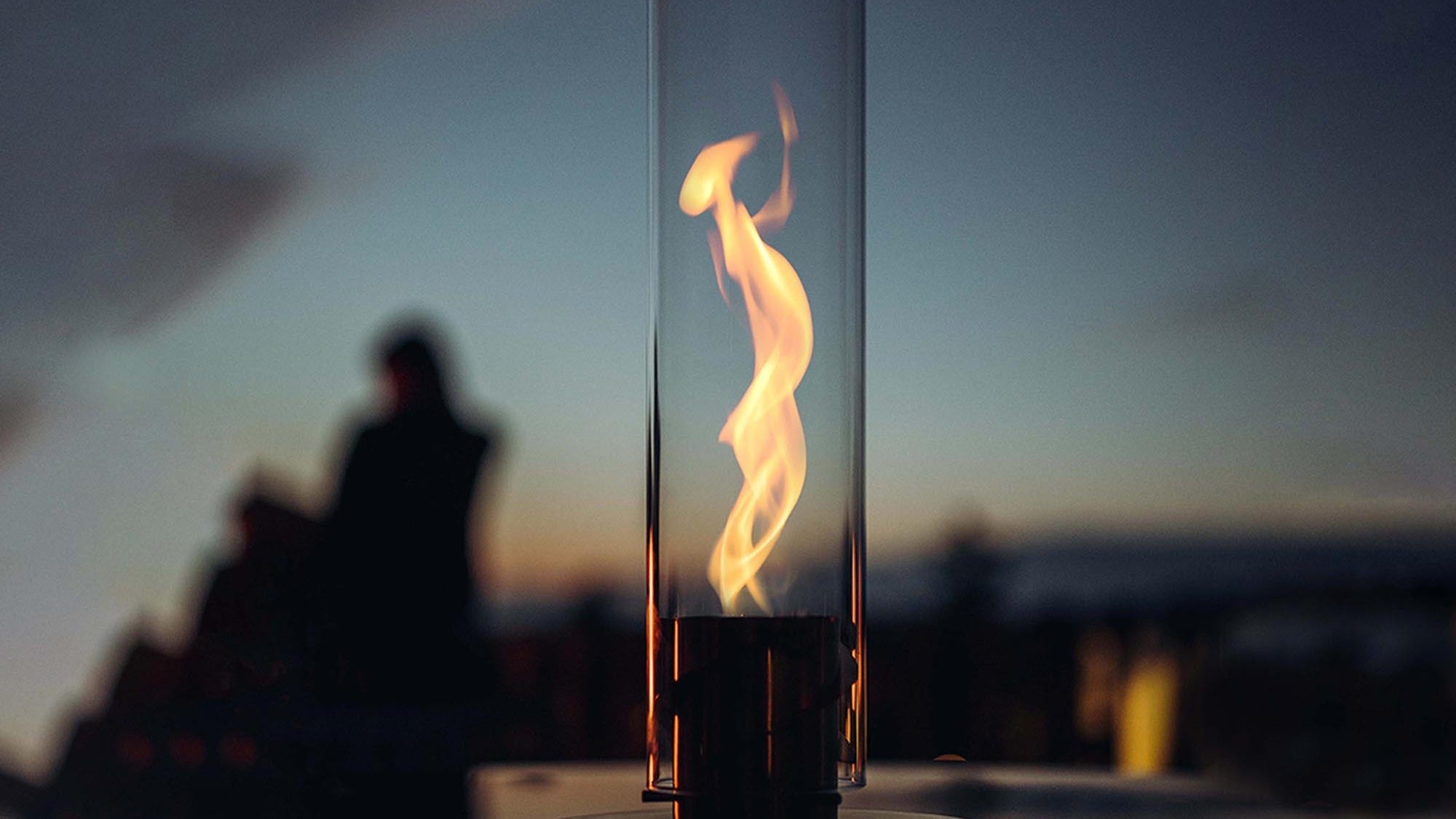 Entdecke die stilvolle Fackel Kollektion von KAQTU für stimmungsvolle Beleuchtung im Garten, auf der Terrasse und bei besonderen Anlässen.