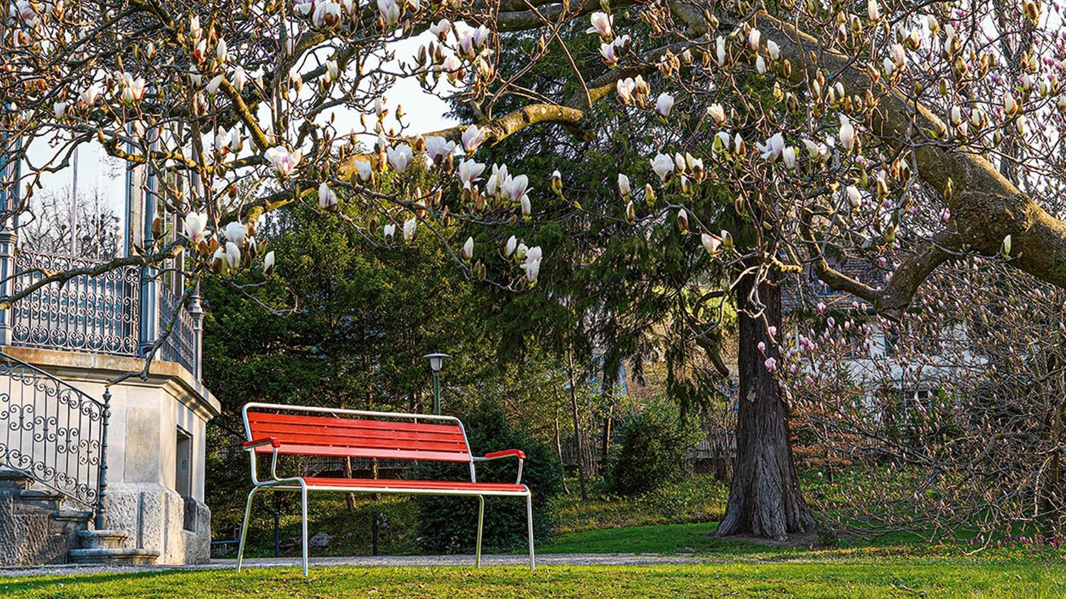 Gartenbänke von KAQTU – stilvolle, wetterbeständige Gartenmöbel für deinen Außenbereich, perfekt für Terrasse, Garten oder Balkon.