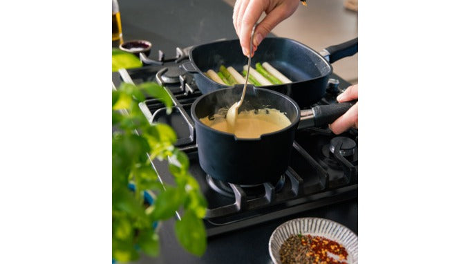 Entdecken Sie die GASTROLUX Kollektion von KAQTU: Hochwertiges Kochgeschirr mit innovativer Technologie, ideal für jeden Kochstil.