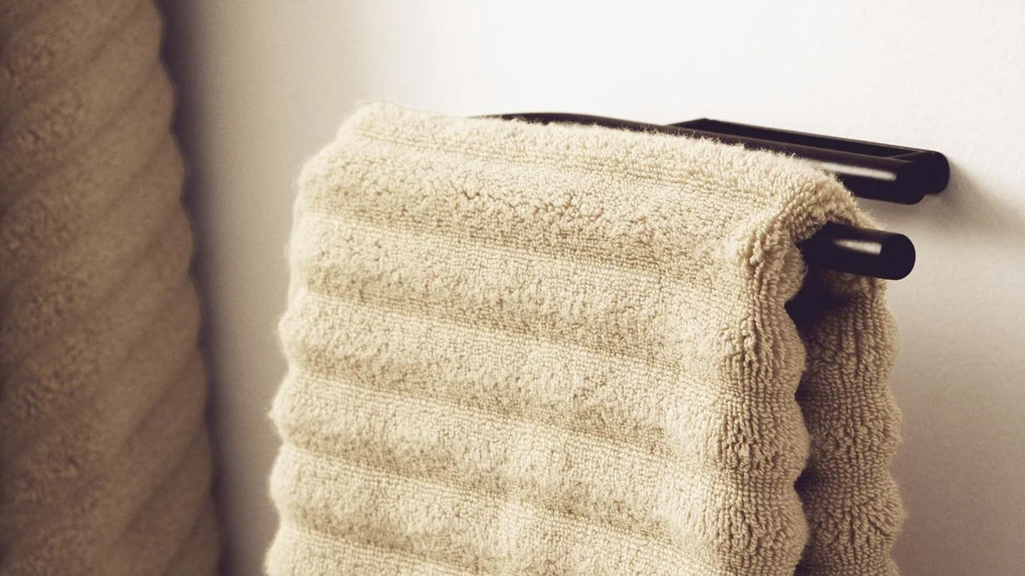 Handtuchhalter fürs Badezimmer – stilvolles, funktionales Design für Ordnung und Ästhetik; Diaqua, Ferm Living, House Doctor Kollektionen.