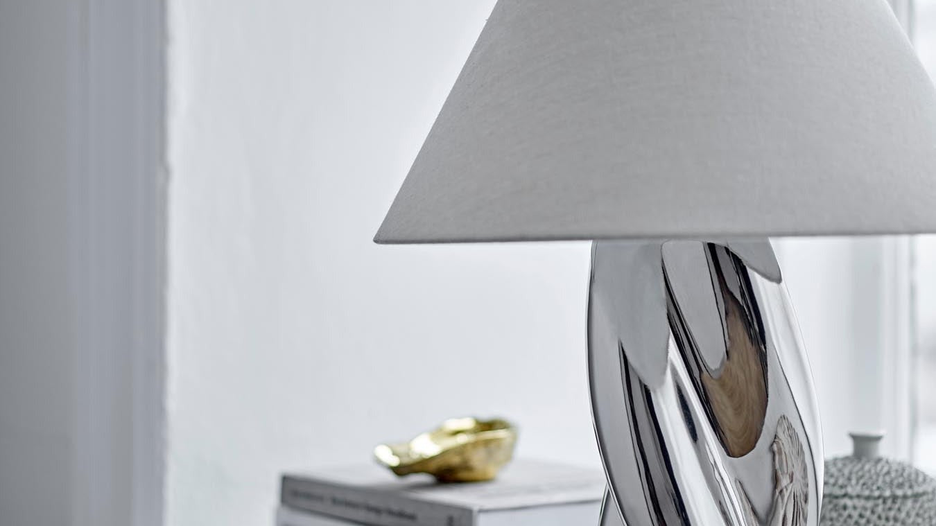 Elegante Bloomingville Leuchte mit modernem Design, ideal für stilvolle Esszimmer und gemütliche Atmosphäre.