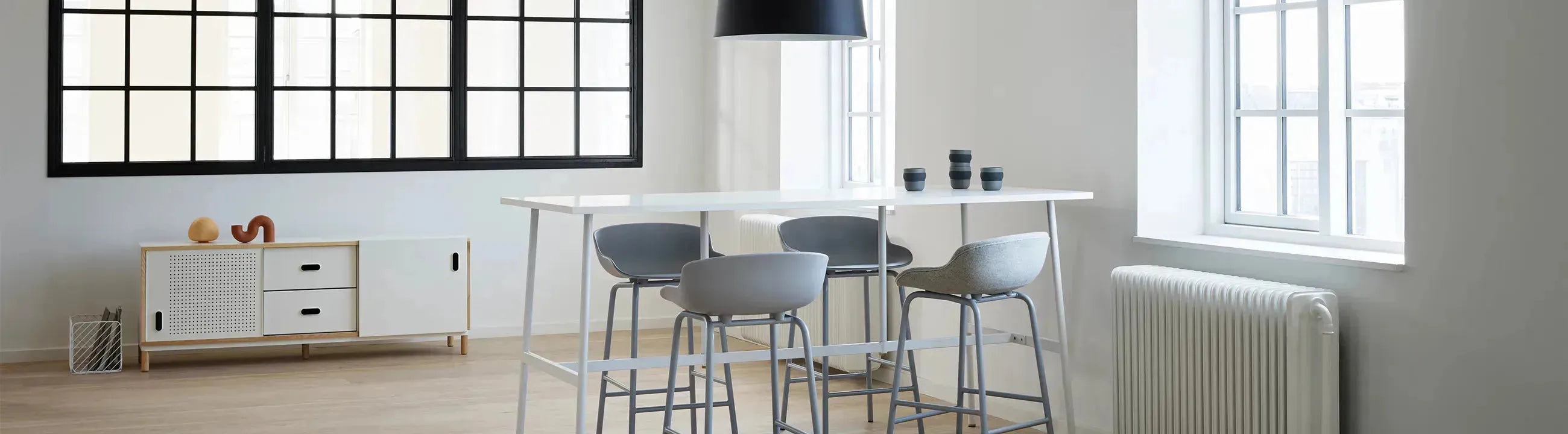 Hochtische – moderne, funktionale Tische in Holz oder Metall für Küche, Büro oder Gastro. Platzsparend, flexibel & perfekt mit Barhockern.