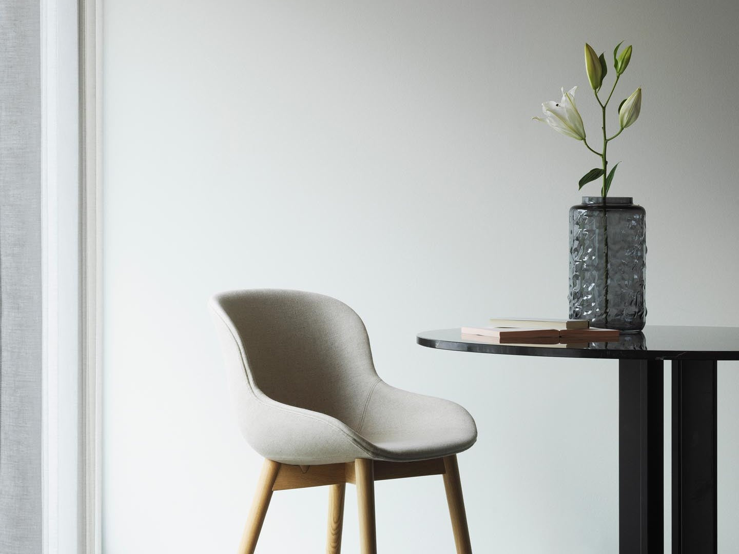 Entdecke die Hyg Kollektion von Normann Copenhagen: skandinavisches Design, das Geborgenheit, Komfort und Eleganz vereint. Ideal für stilvolle Interiors.