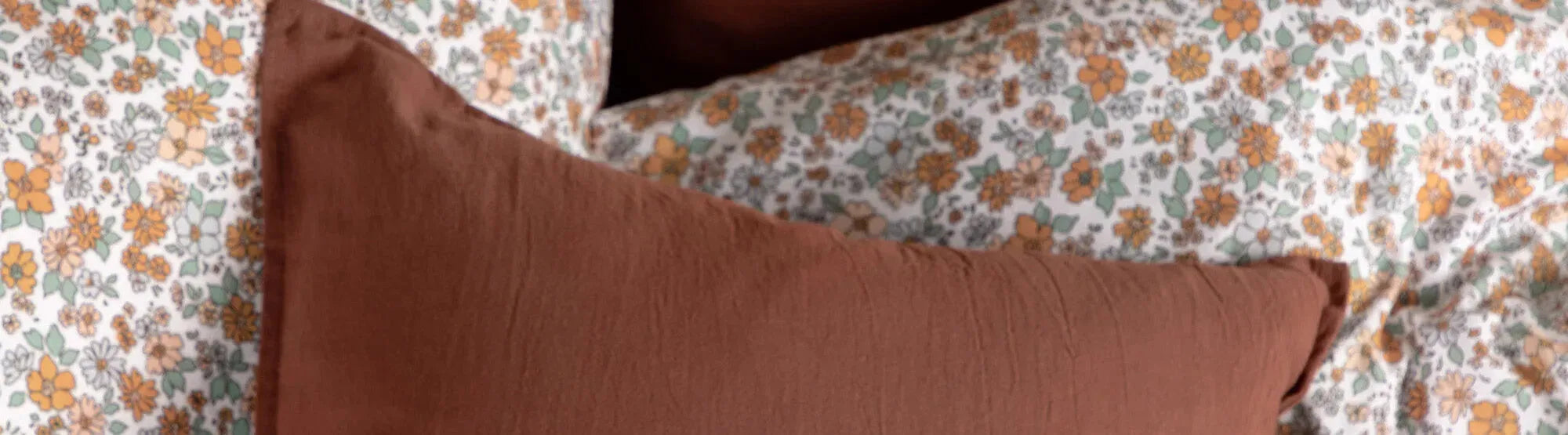 Entdecken Sie stilvolle und sichere Kinderbetten für süße Träume. Hochwertige Designs, die Komfort und Funktionalität vereinen. Ideal für jedes Kinderzimmer!