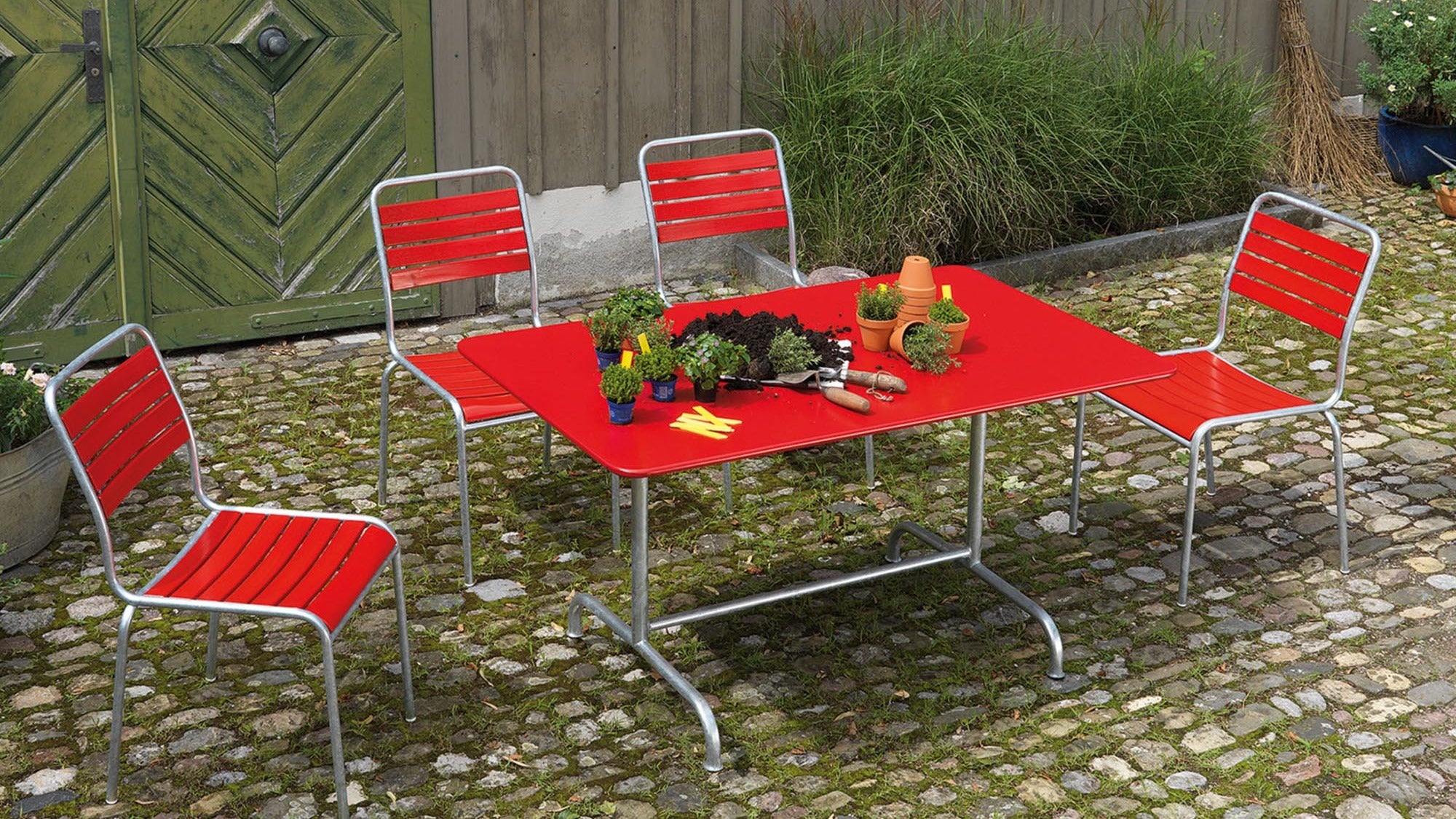 Entdecke unsere klappbaren Gartentische: flexibel, platzsparend und wetterfest. Ideal für Balkon, Terrasse und Camping – perfekt für jeden Outdoor-Bereich!