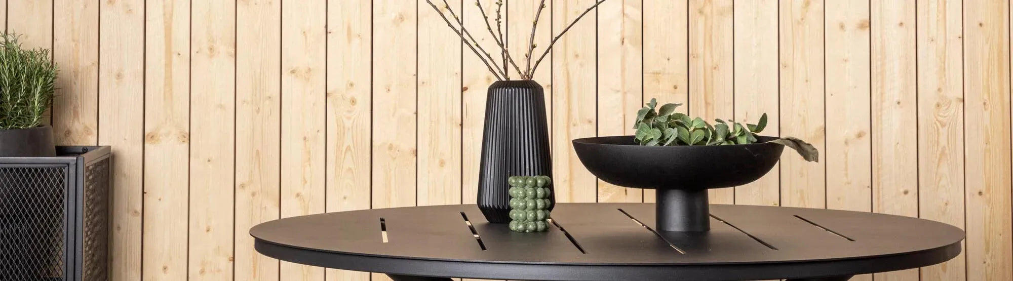Möbel für kleine Balkone & Terrassen – stilvoll & platzsparend