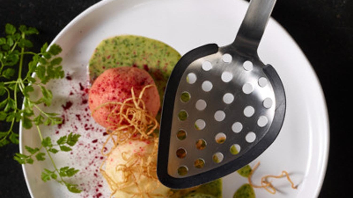 Kochbesteck: hochwertige Kollektion aus Holz und Edelstahl – langlebiges Küchenwerkzeug für Hobbyköche und Profis in der Küche.