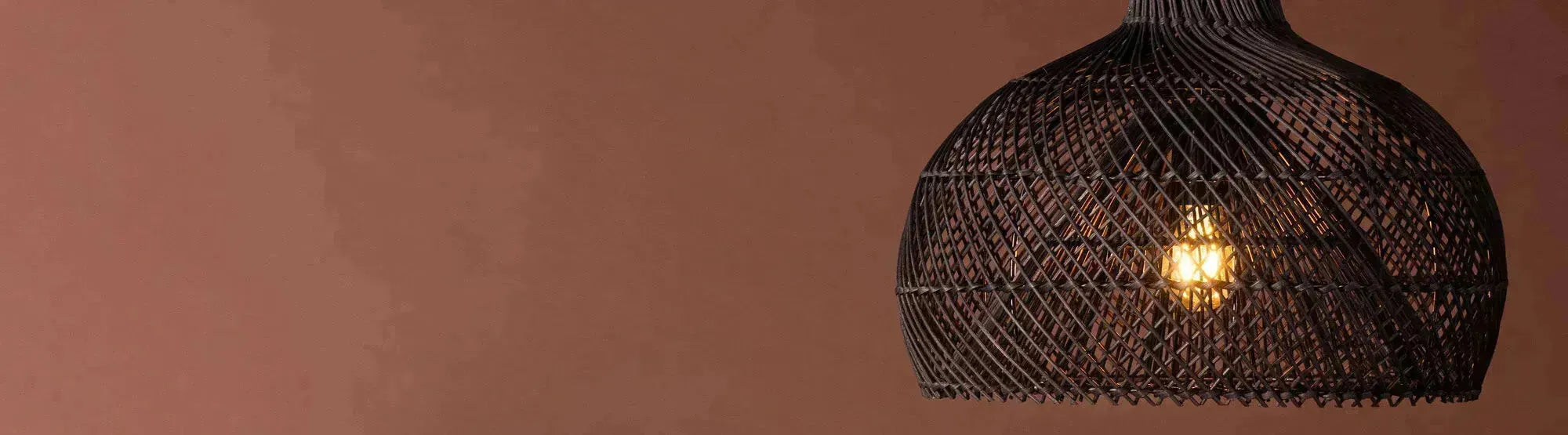 Lampenschirme: stilvolle Designs aus Rattan, Jute oder Leinen für Pendel-, Decken- und Stehlampen – hochwertiges Lichtambiente.