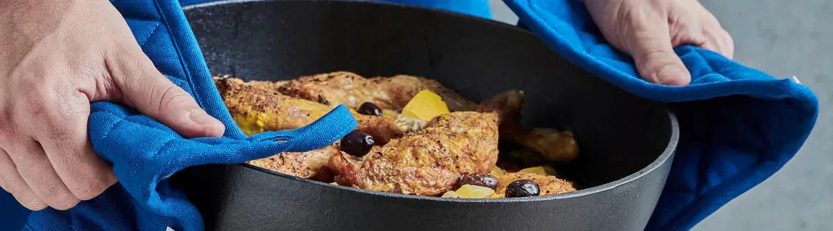 Exklusive Le Creuset Kollektion bei KAQTU: Gusseiserne Töpfe, Bräter, Pfannen & Backformen in Kirschrot, Ofenblau oder Mattschwarz – nachhaltig.