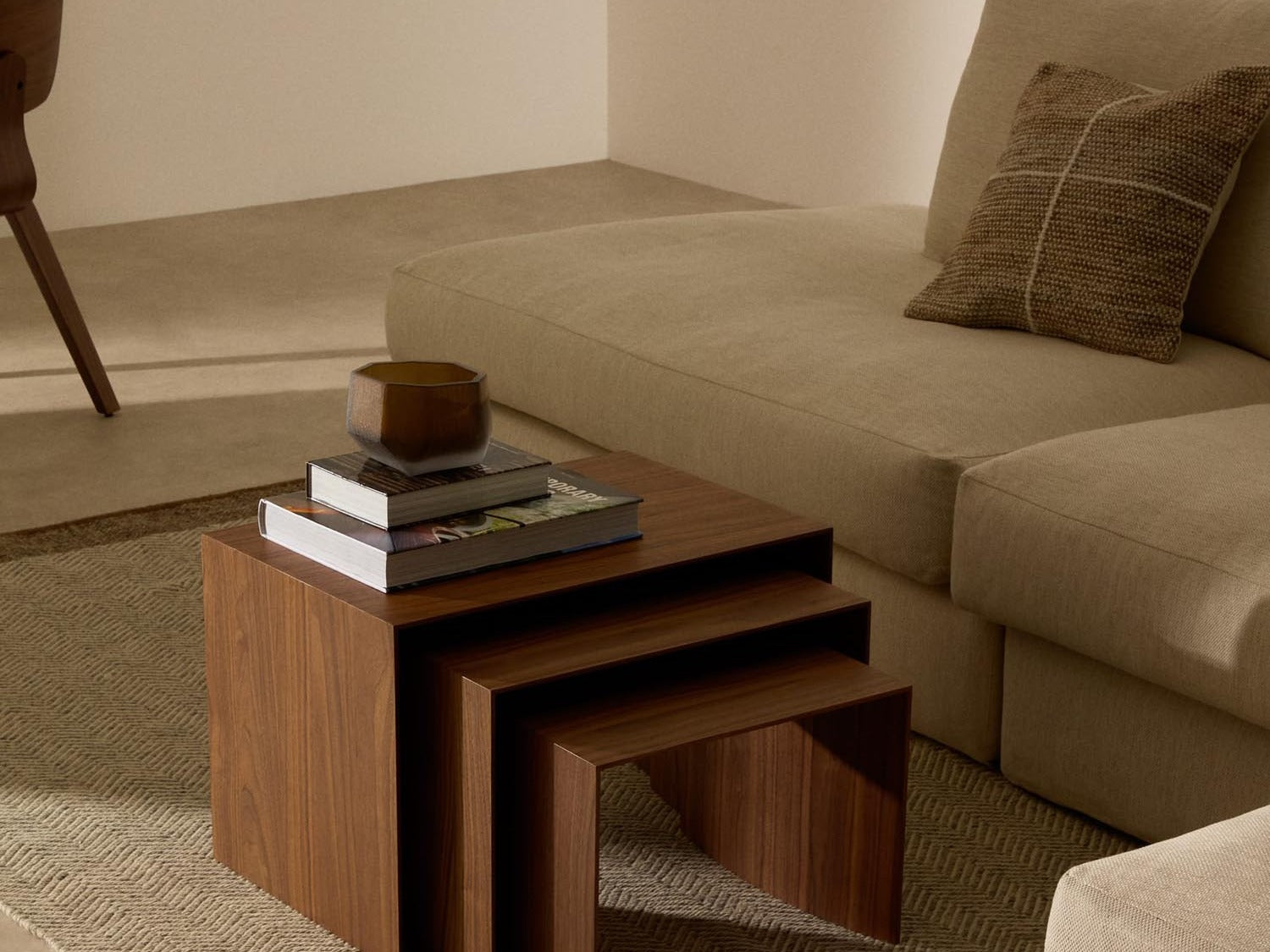 Eleganter Kave Home Couchtisch aus Holz mit modernem Design, ideal für stilvolle Wohnzimmer und gemütliche Beistelltische.