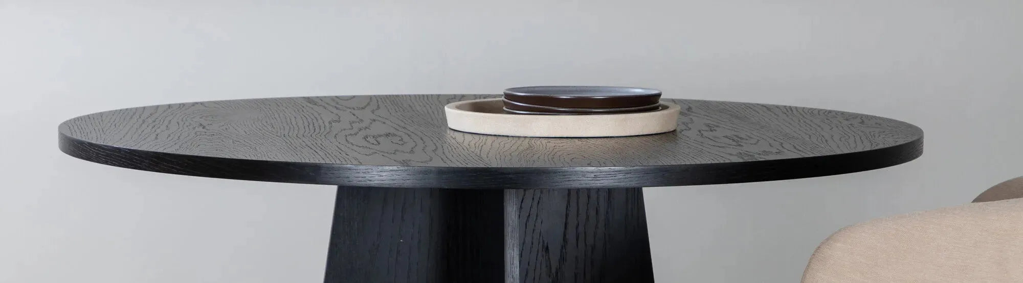 Entdecke stilvolle Servierplatten bei KAQTU! Hochwertige Designs aus Marmor, Steinzeug und Schiefer für jeden Anlass. Perfekt für deine Tischdekoration!