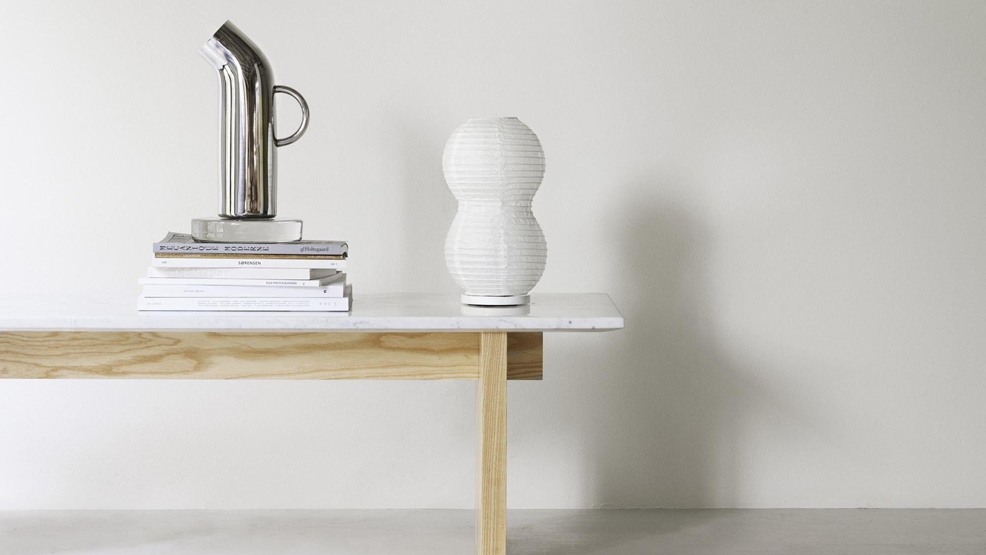 Entdecke die Puff Serie von Normann Copenhagen: elegante Poufs & Hocker mit skulpturalem Design, ideal für stilvolle Akzente in jedem Raum.